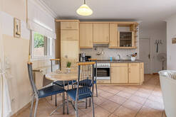 Apt. B) Küche/kitchen/cocina