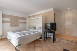 Studio) Schlafbereich/sleeping area/zona dormitorio