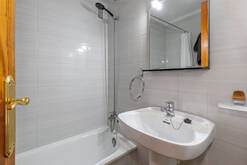 Bad 2/bath 2/baño 2