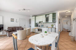 Apt. A) Wohnzimmer/lounge/salón