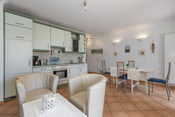 Apt. A) Küche/kitchen/cocina