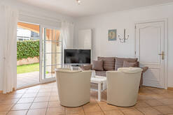 Apt. A)  Wohnzimmer/lounge/salón