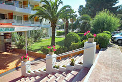 Vordereingang/front entrance/entrada delantera